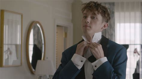 goldenvoguetue|Troye Sivan Gets Ready for His First Golden Globes .